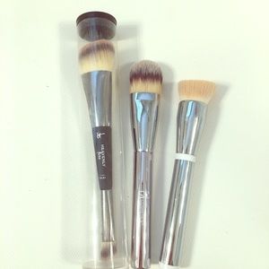 IT Cosmetics makeup brushes